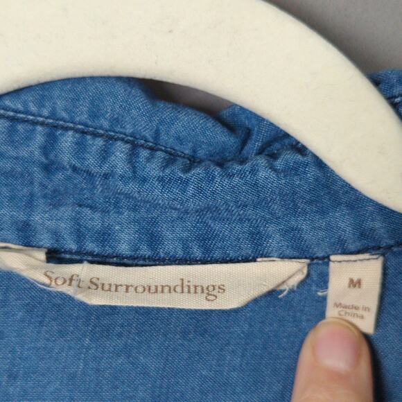 Soft Surroundings Shirt Womens M Blue Chambray Asymmetric Roll Tab - Picture 2 of 7